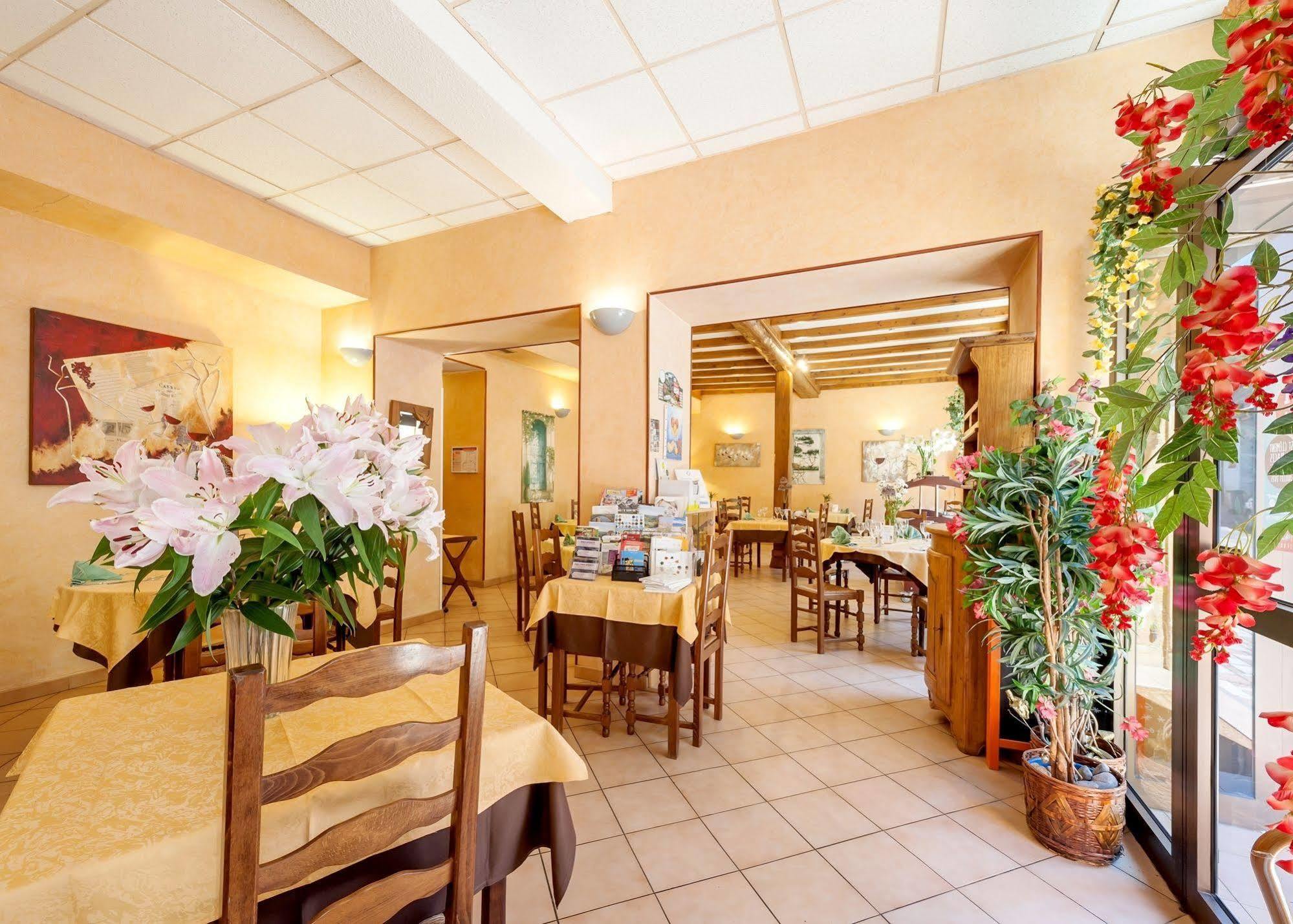 Hotel Restaurant Le Saint Clement Exteriör bild