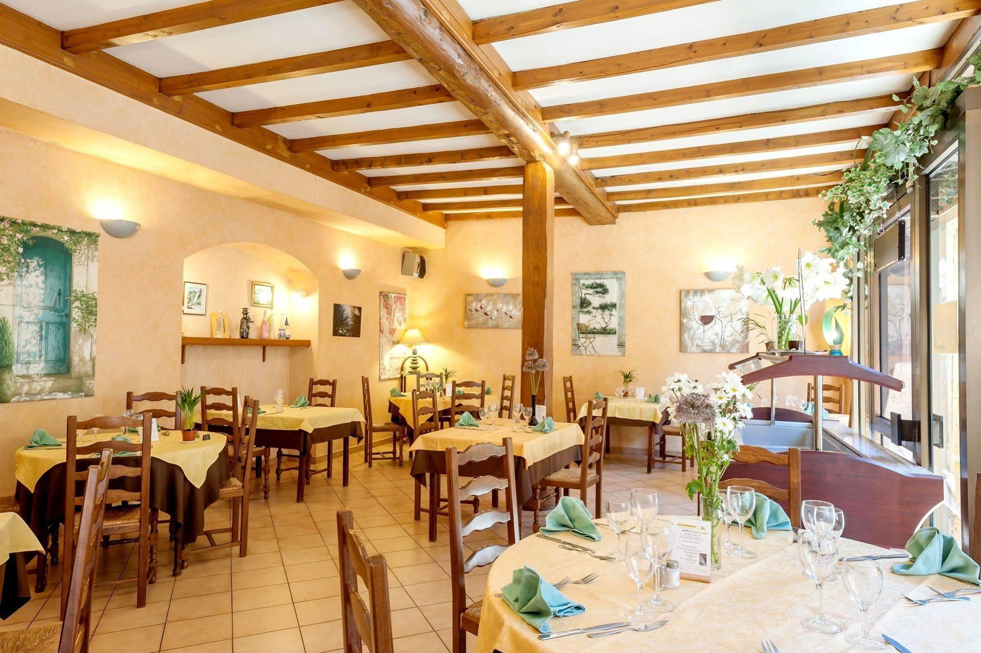 Hotel Restaurant Le Saint Clement Exteriör bild