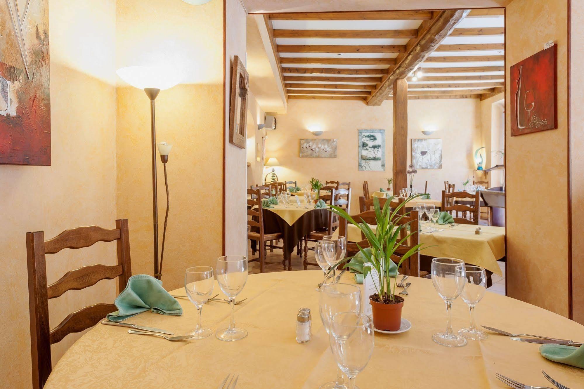 Hotel Restaurant Le Saint Clement Exteriör bild