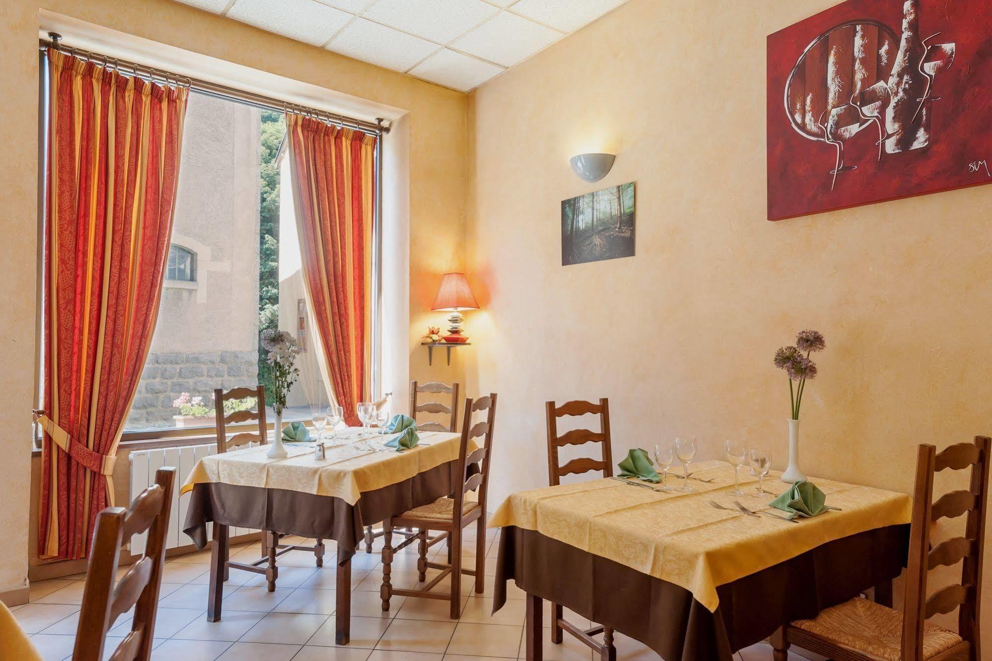 Hotel Restaurant Le Saint Clement Exteriör bild