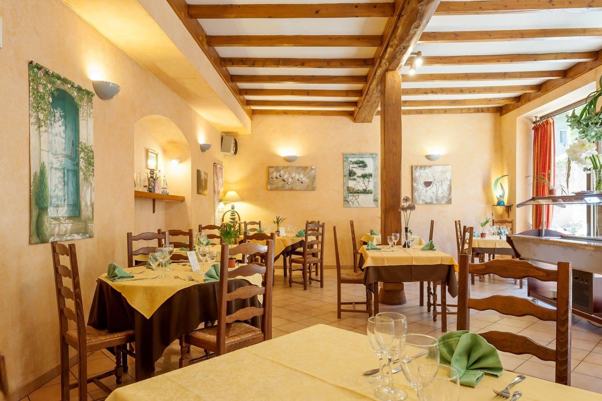 Hotel Restaurant Le Saint Clement Exteriör bild