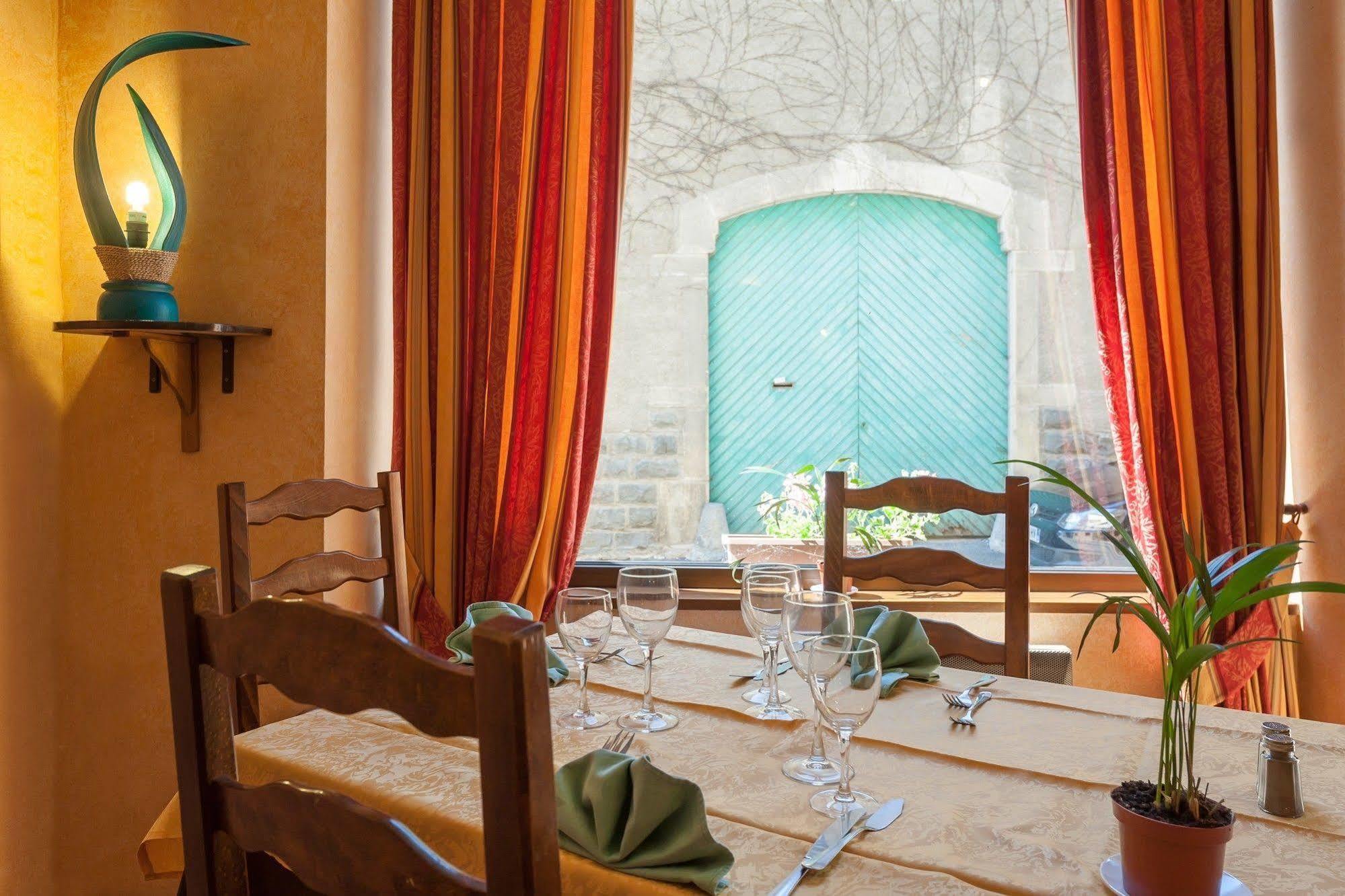 Hotel Restaurant Le Saint Clement Exteriör bild
